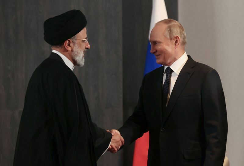 2022年9月の上海協力機構首脳会談でのイランのライシ大統領とロシアのプーチン大統領