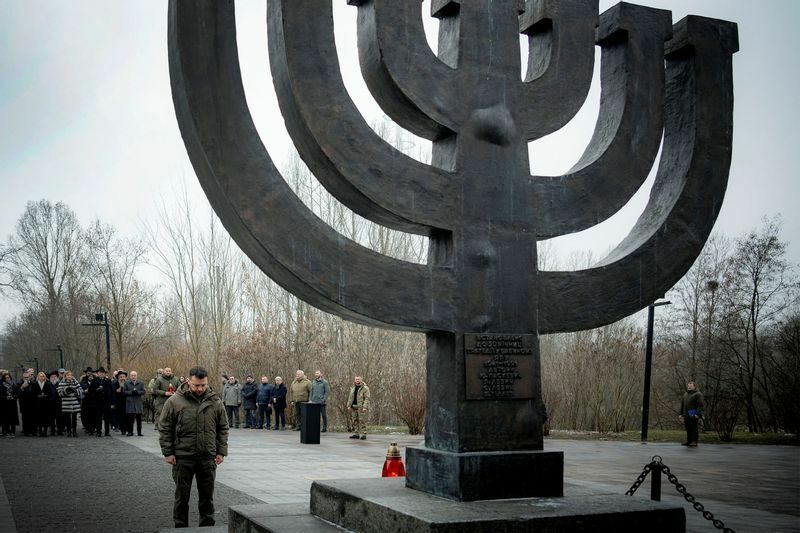 2023年1月27日国際ホロコースト記念日にバビ・ヤールで犠牲者を追悼するゼレンスキ―大統領