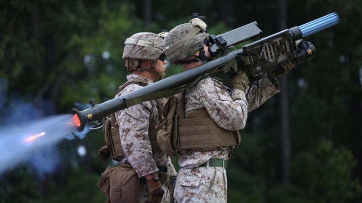 スティンガー (ハズブロ) トランスフォーマー ジェネレーションズ スタジオシリーズ デラックスクラス : ディセプティコン スティンガー