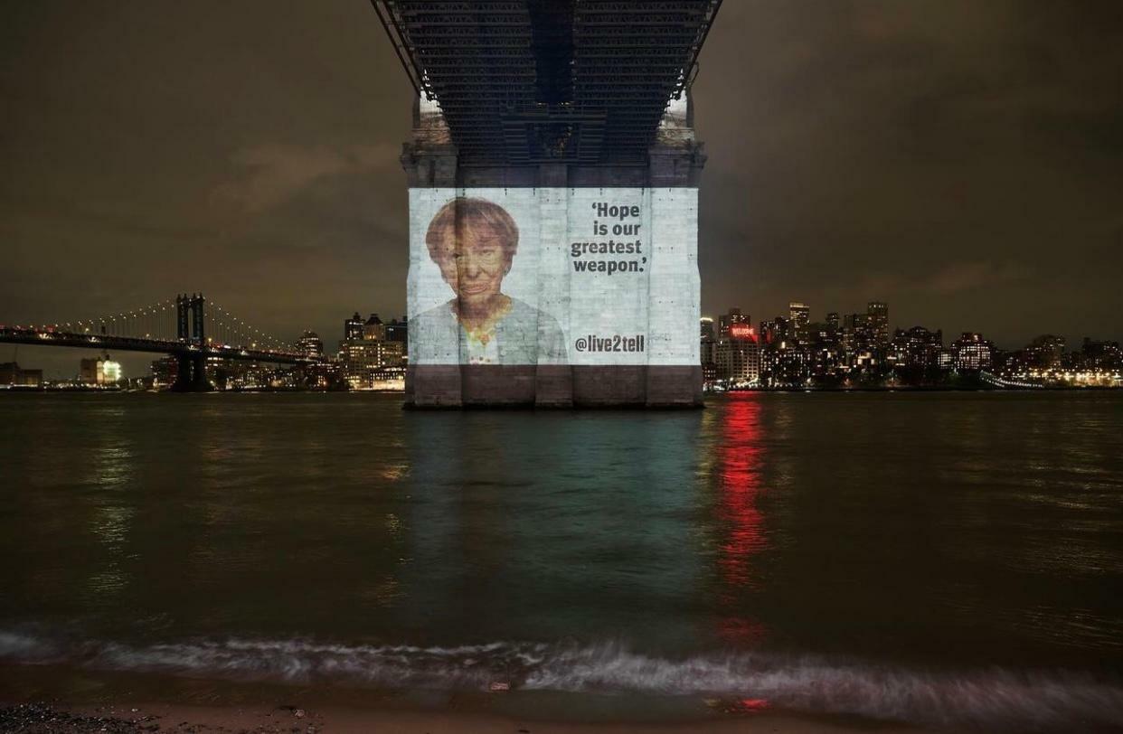 ブルックリン橋に掲載されたホロコースト生存者の写真（Liev2tell提供）