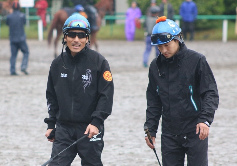 美浦トレセンの吉田豊。右が弟の隼人。両者の騎手への憧れは対照的だった。