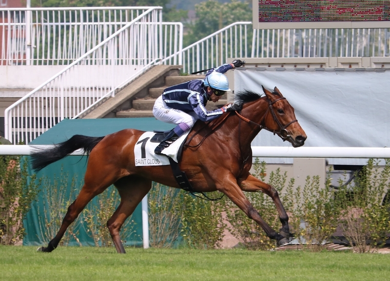 ５月１日のサンクルー競馬場、ペネロペ賞（Ｇ３）ではアグネスに騎乗