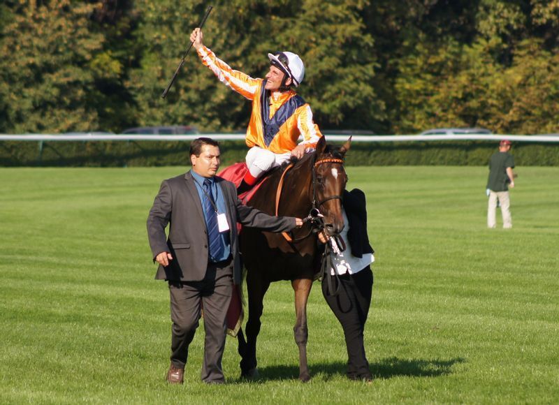 デインドリームが２分24秒49の好時計で勝った11年の凱旋門賞で、日本馬ヒルノダムールとナカヤマフェスタは10、11着。速い時計だから日本馬に合うとは言い切れない