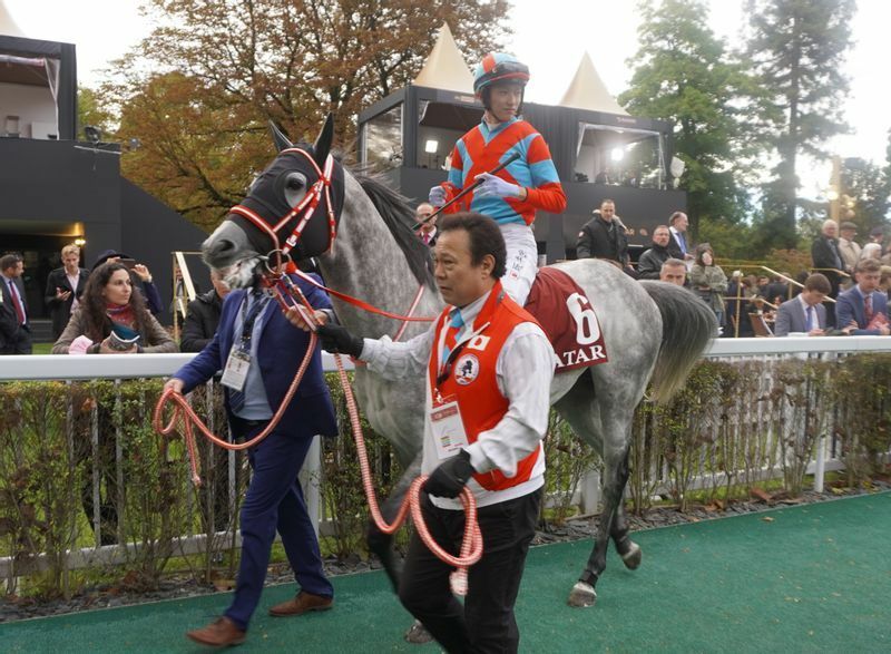 凱旋門賞当日のフォレ賞（ＧⅠ）では日本馬エントシャイデンが３着に好走。日本馬に向かない馬場とは言い切れない事が分かる結果といえまいか