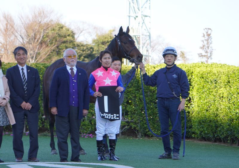 2020年３月、幕張Ｓを勝ったトーラスジェミニ。右端が堀内で左端が小桧山悟