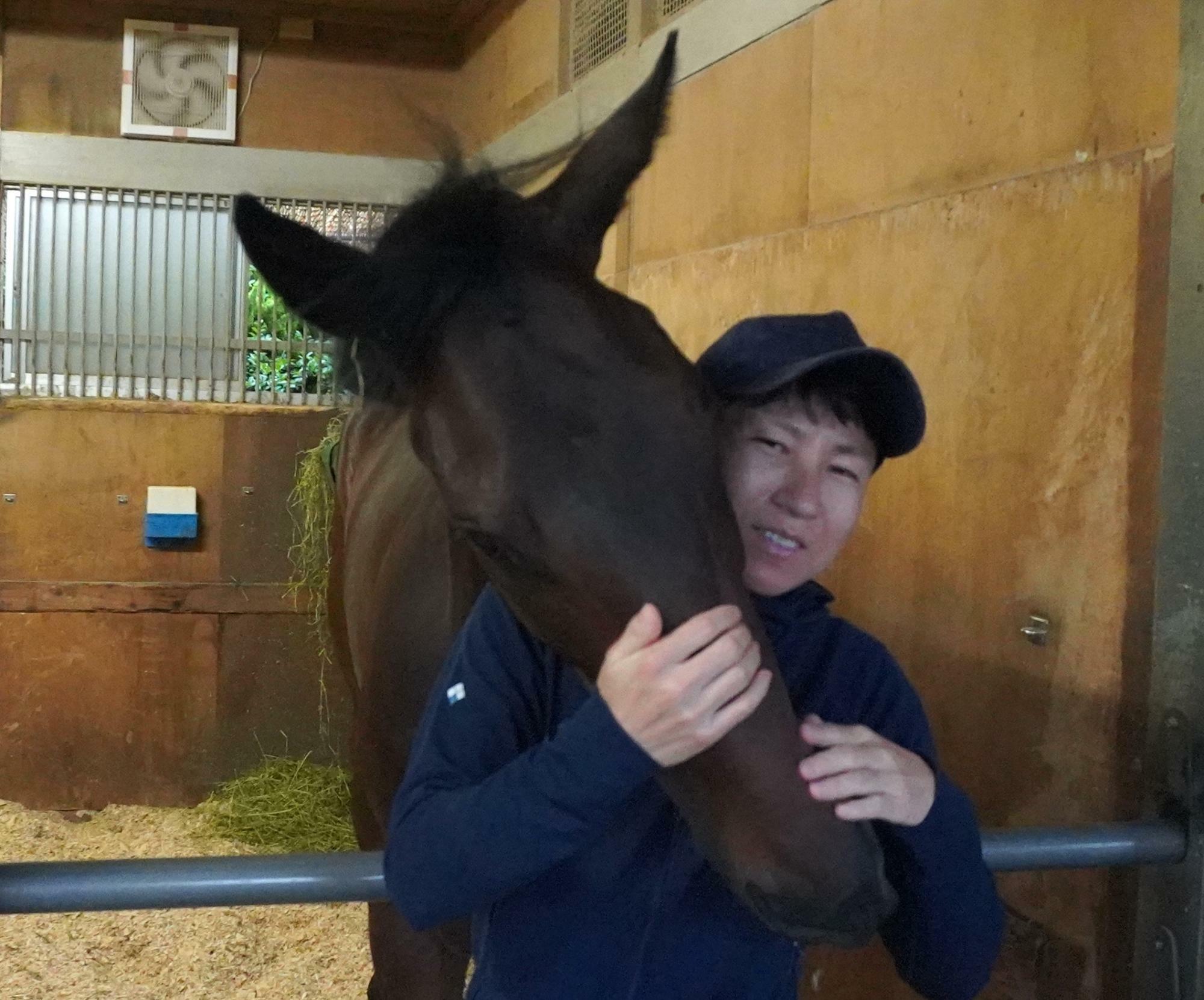 ６月16日の東京競馬で新馬勝ちしたプリティディーヴァと田中博康調教師