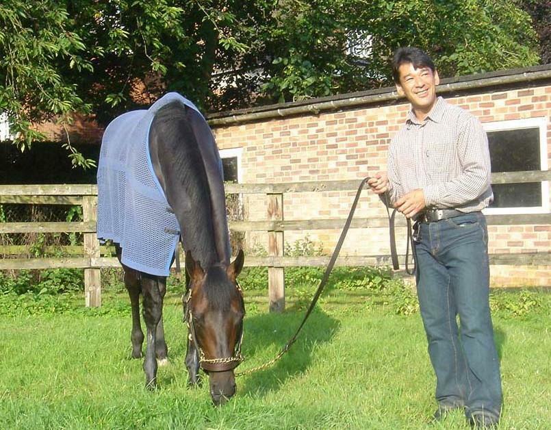 ニューマーケットでの川越靖幸厩務員（引退）とゼンノロブロイ