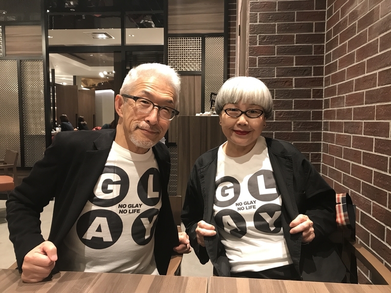 ponさんデザインの二人だけのＧＬＡＹオリジナルＴシャツ　撮影／佐藤智子