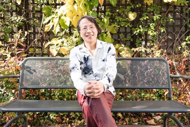 穏やかな表情のオオタ監督。広告代理店に勤めていた時の自分を振り返りながら語る(撮影/)hosoya yuumi)