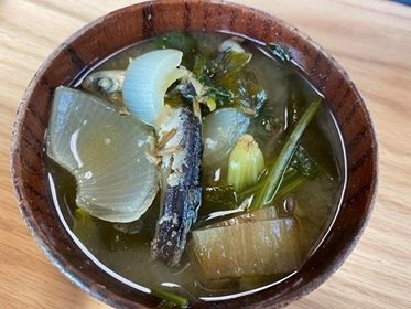 野菜丸ごと、煮干し丸ごといただくことで、ビタミン、ミネラルを存分に味わう（撮影／佐藤智子）