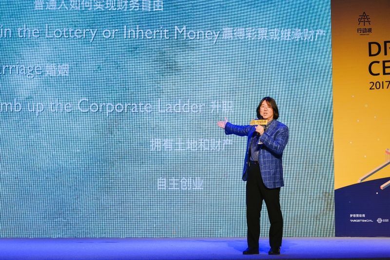 2019年に行なわれた、中国でのセミナーも大盛況。中国語も堪能な本田さんは多くのセミナー参加者との交流を深めていた(写真提供/アイウエオフィス)