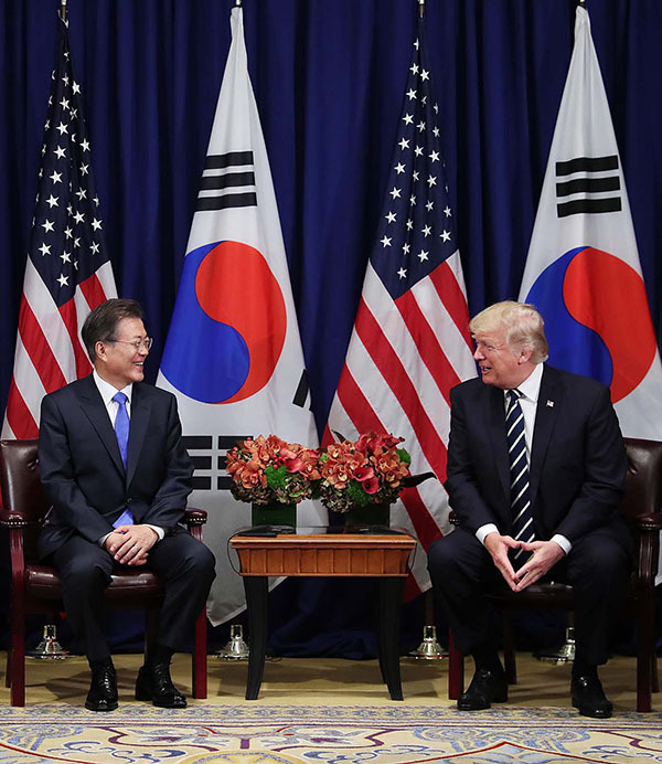 9月21日、米韓首脳会談に臨む両国首脳。写真は青瓦台提供。