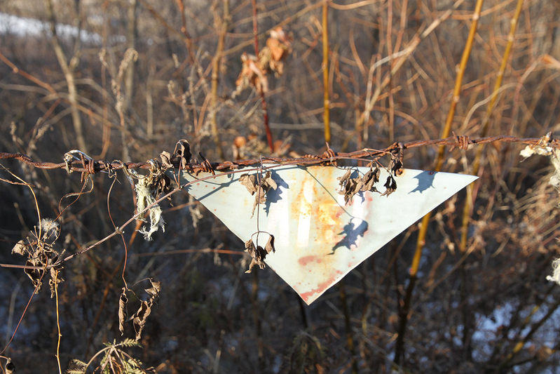 錆びついた「地雷」と書かれた標識。DMZは世界一の対人地雷埋設地帯でもある。12月8日、徐台教撮影。