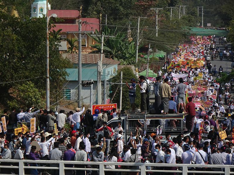 ミャンマーでは連日、市民による民主化を求めるデモが行われている。一連の写真はすべてミャンマー在住の金茂成さんが2月22日の「22222運動（革命）」の際に撮影したものだ。安全上、地域は伏せる。