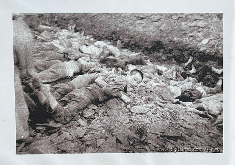 虐殺当時に、現場で撮られた写真。コルリョンコルの資料写真より引用。