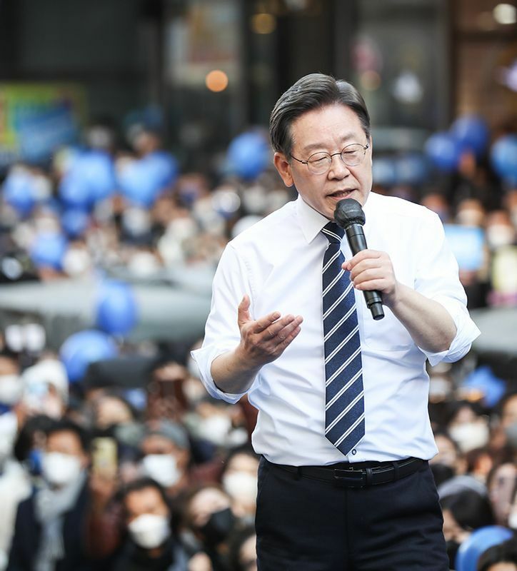 27日、釜山（プサン）市内で演説する李在明候補。共に民主党提供。