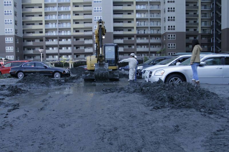 東日本大震災 新浦安で液状化現象