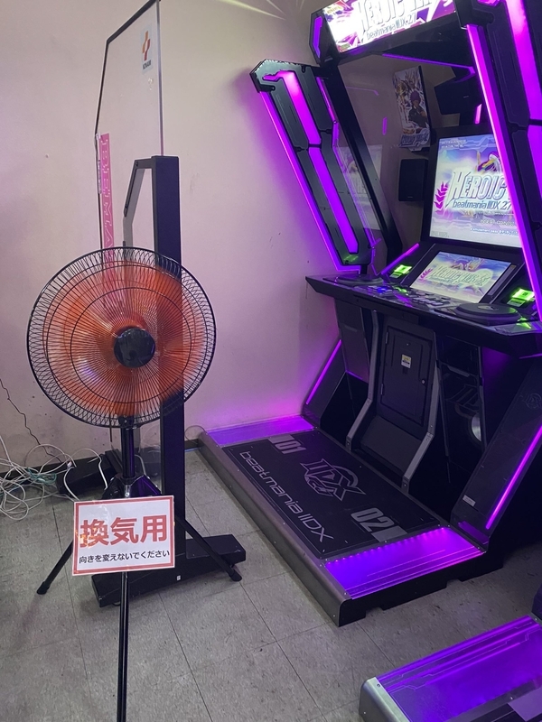 扇風機を設置して換気にも気を配っている(※大島店長提供)
