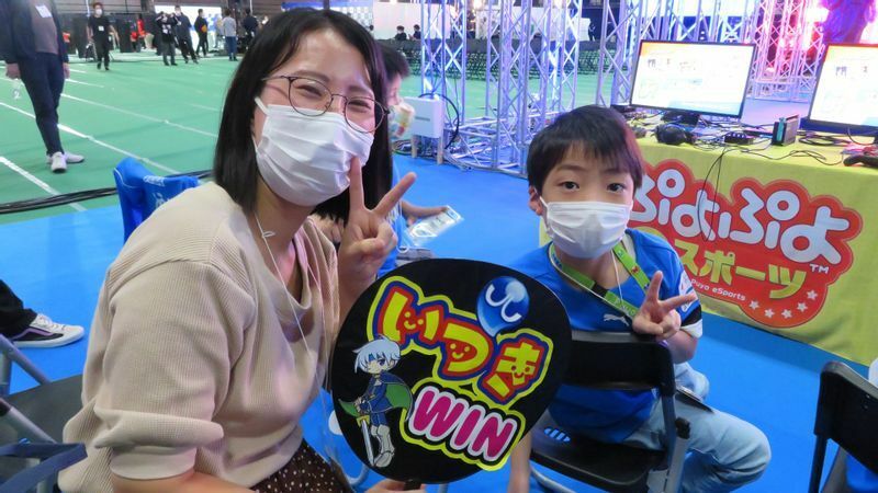 「ぷよぷよeスポーツ」小学生の部で3位に入賞した、神奈川県代表いつき選手親子