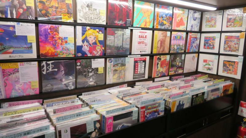 LPレコードのコーナー。発売当時、日本国内ではほとんど流通しなかった海外盤のレコードも販売されている
