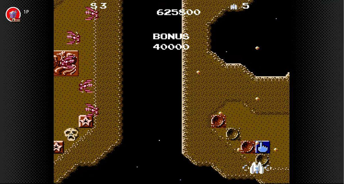「スターソルジャー」では「IIコン」のマイクを使用して、3面の序盤に隠された「黄金の指」を出現させることができる　(C)Konami Digital Entertainment