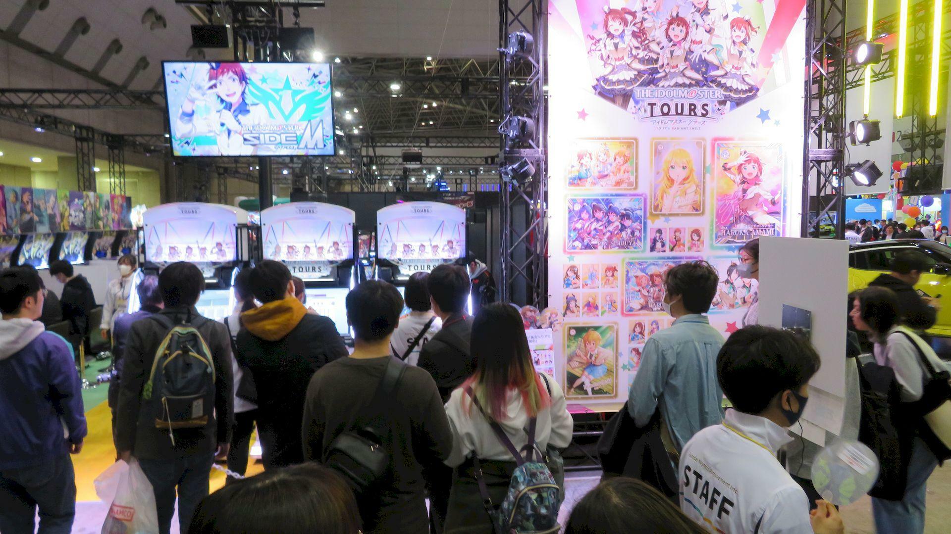 前回のバンダイナムコアミューズメントブースに展示された「アイドルマスター TOURS」