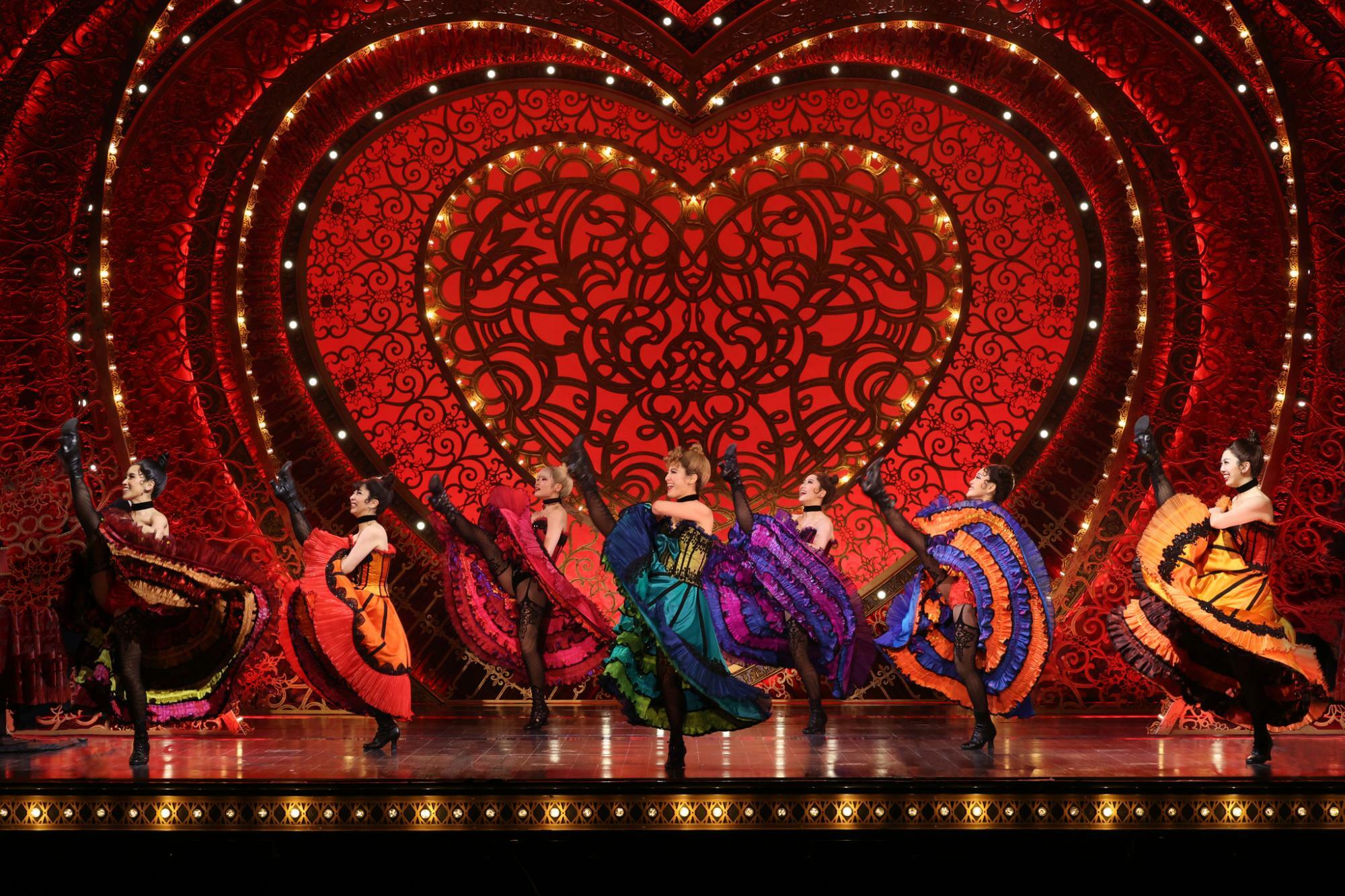 フレンチカンカンを踊るダンサーの皆さん『ムーラン・ルージュ！ザ・ミュージカル』２０２３年公演より　写真提供：東宝演劇部