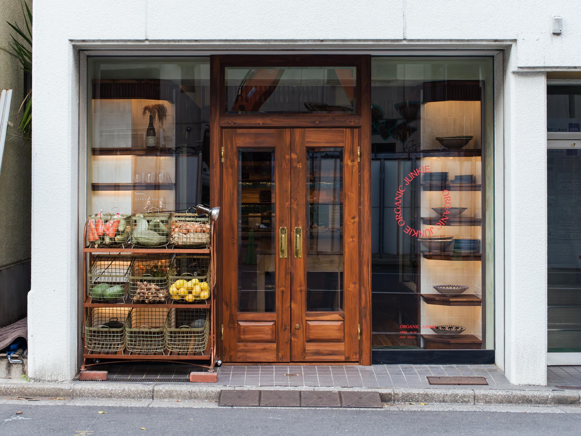 店頭ではオーガニックの野菜の販売も（画像提供：ORGANIC JUNKIE）