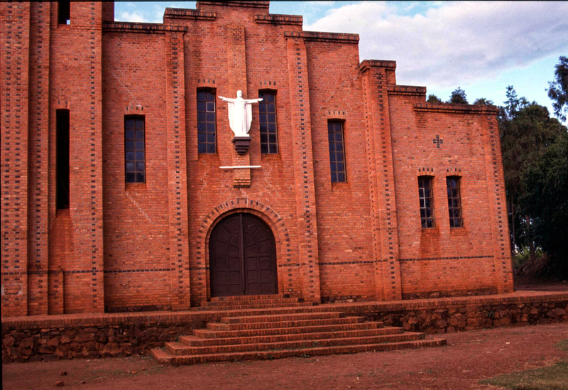 ニャルブエ教会（撮影／筆者）（ 1995年）