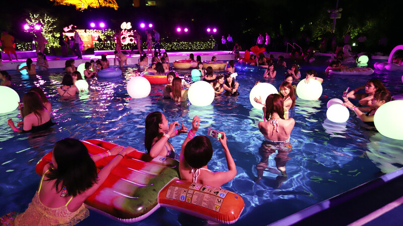 日本との違いも アイドルや美ボディ ホカンス族 も楽しむ韓国の ナイトプール事情 慎武宏 個人 Yahoo ニュース 日本との違いも アイドルや美ボディ ホカンス族 も楽しむ韓国の ナイトプール事情 慎武宏 個人 Yahoo ニュース