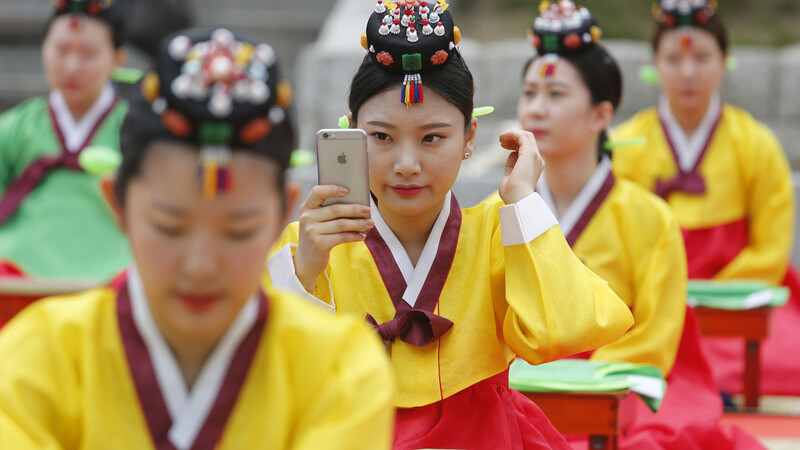 Iz Oneら 新成人 アイドルはどうする 知れば面白い 韓国の 成人の日 慎武宏 個人 Yahoo ニュース Iz Oneら 新成人 アイドルはどうする 知れば面白い 韓国の 成人の日 慎武宏 個人 Yahoo ニュース