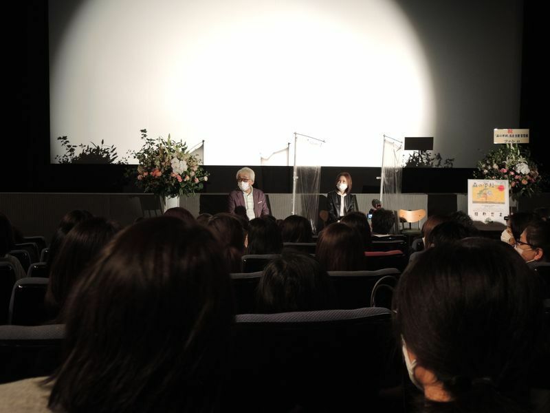 『森の学校』上映後の西垣監督と加藤さんのトーク（筆者撮影）