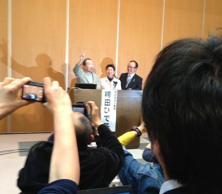 2014年、釈放後初めて大勢の市民の前に登場した袴田巌さん（筆者撮影）