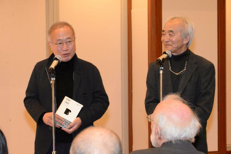 有田芳生さん（左）と吉岡忍さん