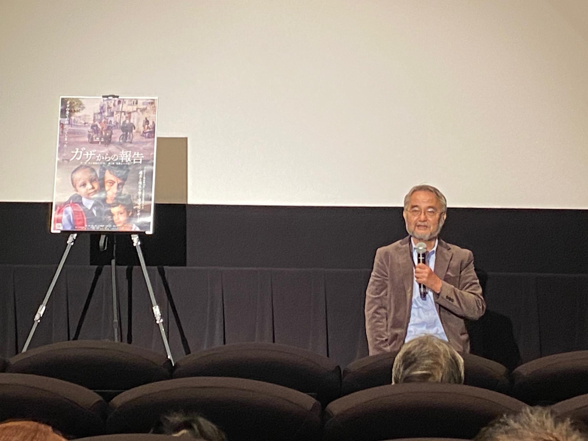 映画上映の後、トークを行う土井監督（筆者撮影）