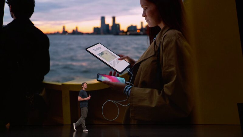 新型『iPad Pro』はiPhoneを充電可能。Appleイベントより