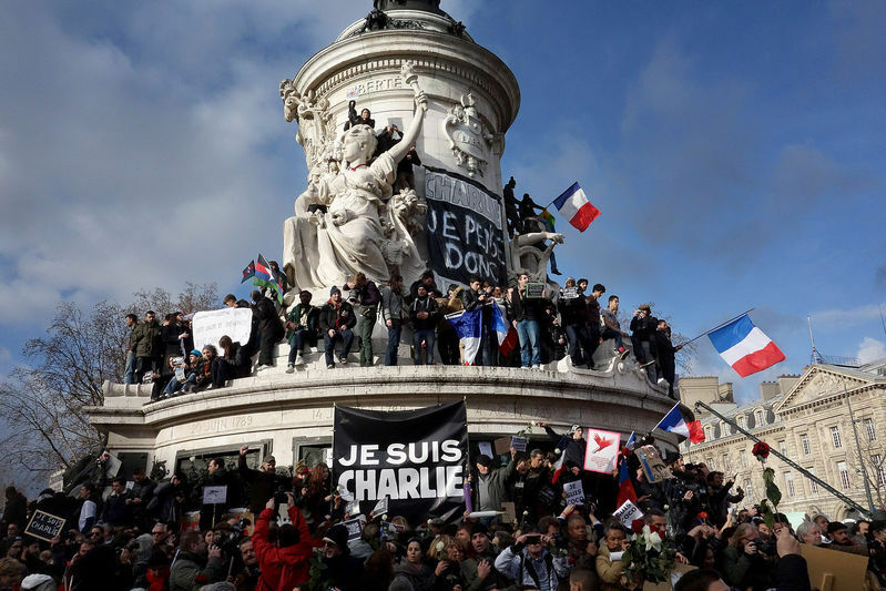 今月11日のパリのデモ　（C）Wikimedia comｍons　Olivier Ortelpa