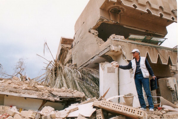 米軍に爆撃されたバグダッドの市街地。イラク戦争は戦争犯罪のオンパレードだった。
