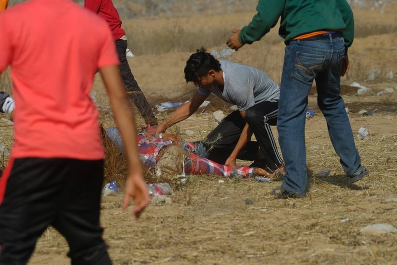イスラエル軍に撃たれたデモ参加者。パレスチナ自治区ガザにて筆者撮影