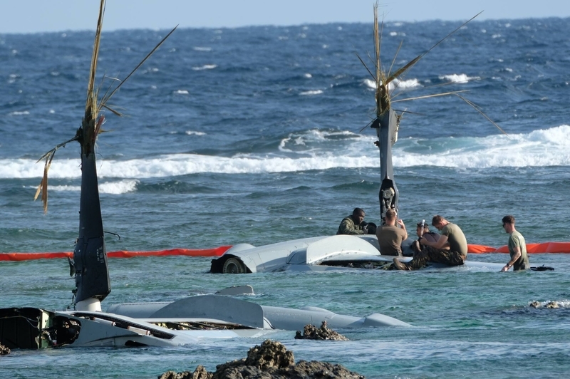 沖縄県名護市の海岸に墜落したオスプレイ　2016年12月　筆者撮影