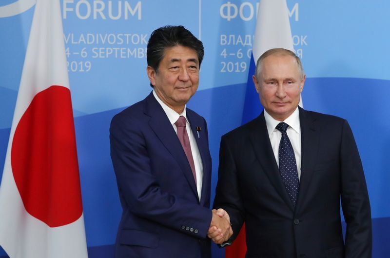 安倍首相(当時)とプーチン大統領 2019年 東方経済フォーラム 日露首脳会談にて