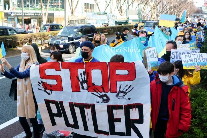 ロシア軍の侵攻に対し抗議する在日ウクライナ人の人々 今年3月 都内で筆者撮影