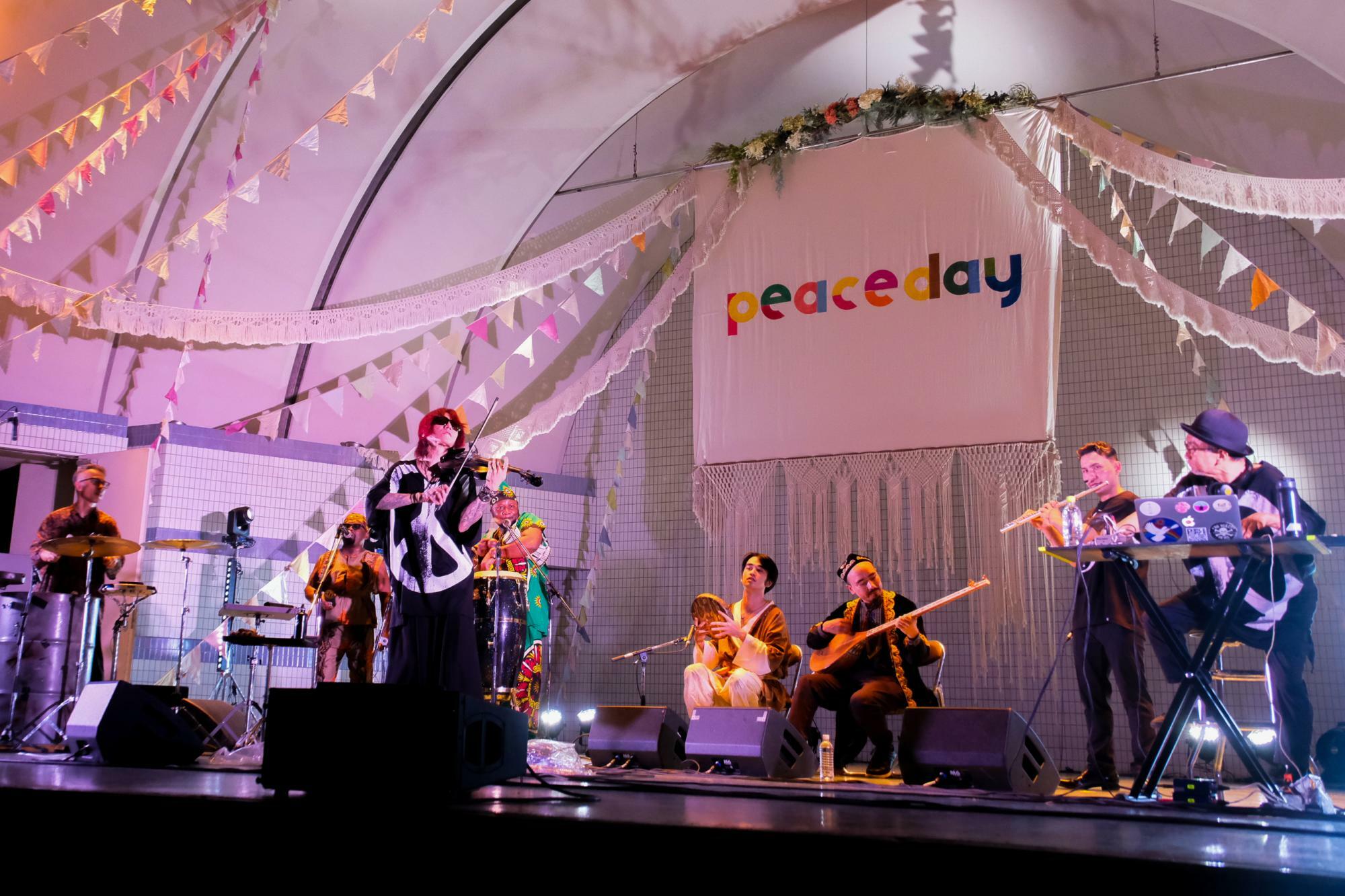 PEACE DAY 2024でのS.T.K.とTaiYouSymphonyのミュージシャンの共演　筆者撮影