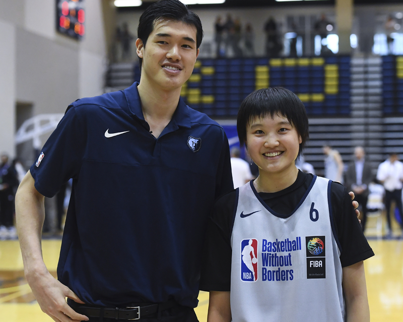 林未紗と渡辺雄太　写真：NBA Entertainment