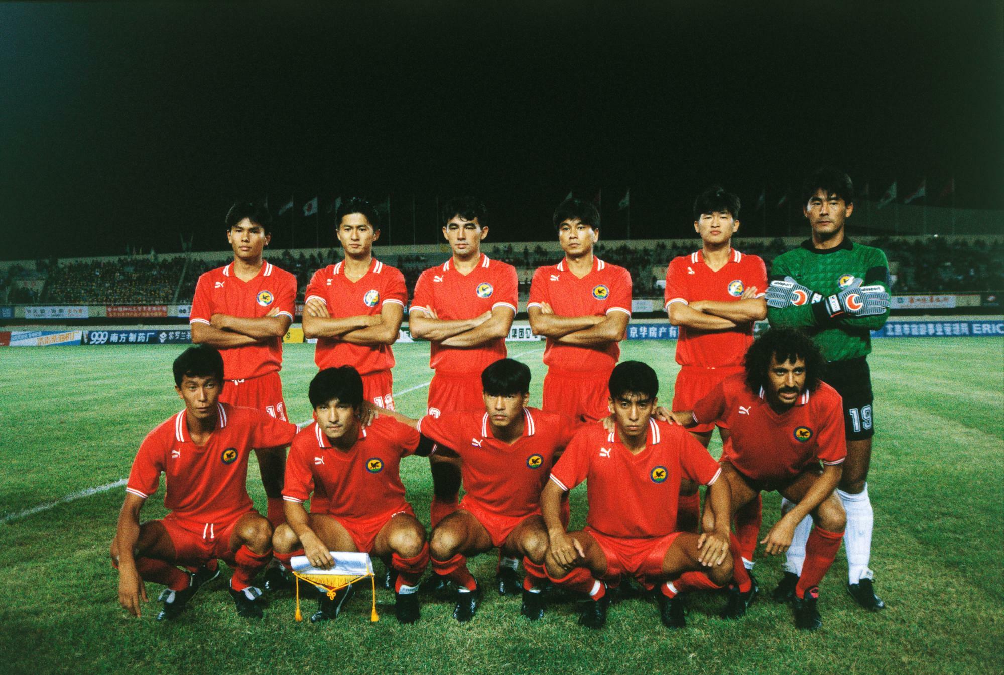1990年アジア大会、サウジアラビア戦の日本代表、長谷川健太、堀池巧、武田修宏と3名の清水東OBがスタメンに名を連ねた