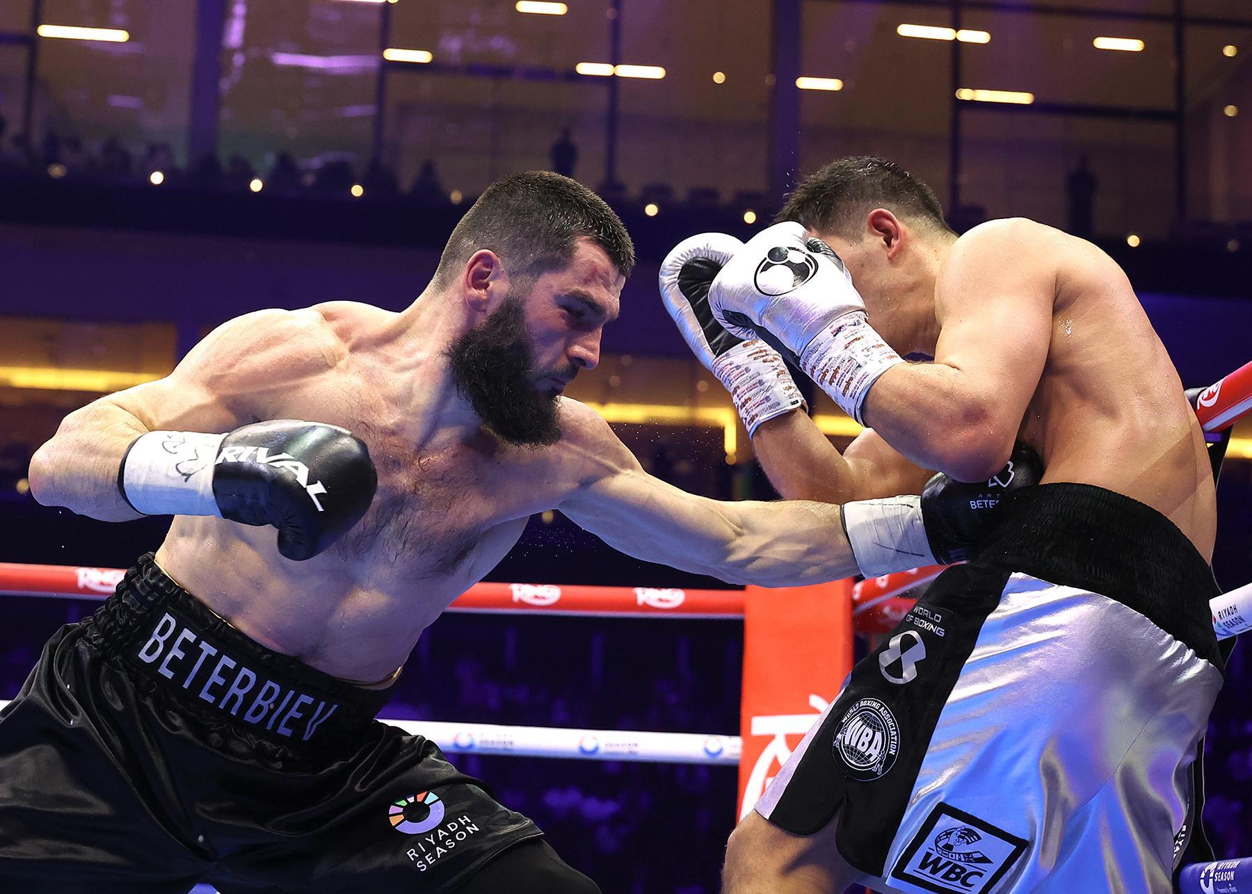 WBC/IBF/WBO統一ライトヘビー級タイトルマッチは第3戦に向かう WBC/IBF/WBO統一ライトヘビー級タイトルマッチは第3戦に向かう