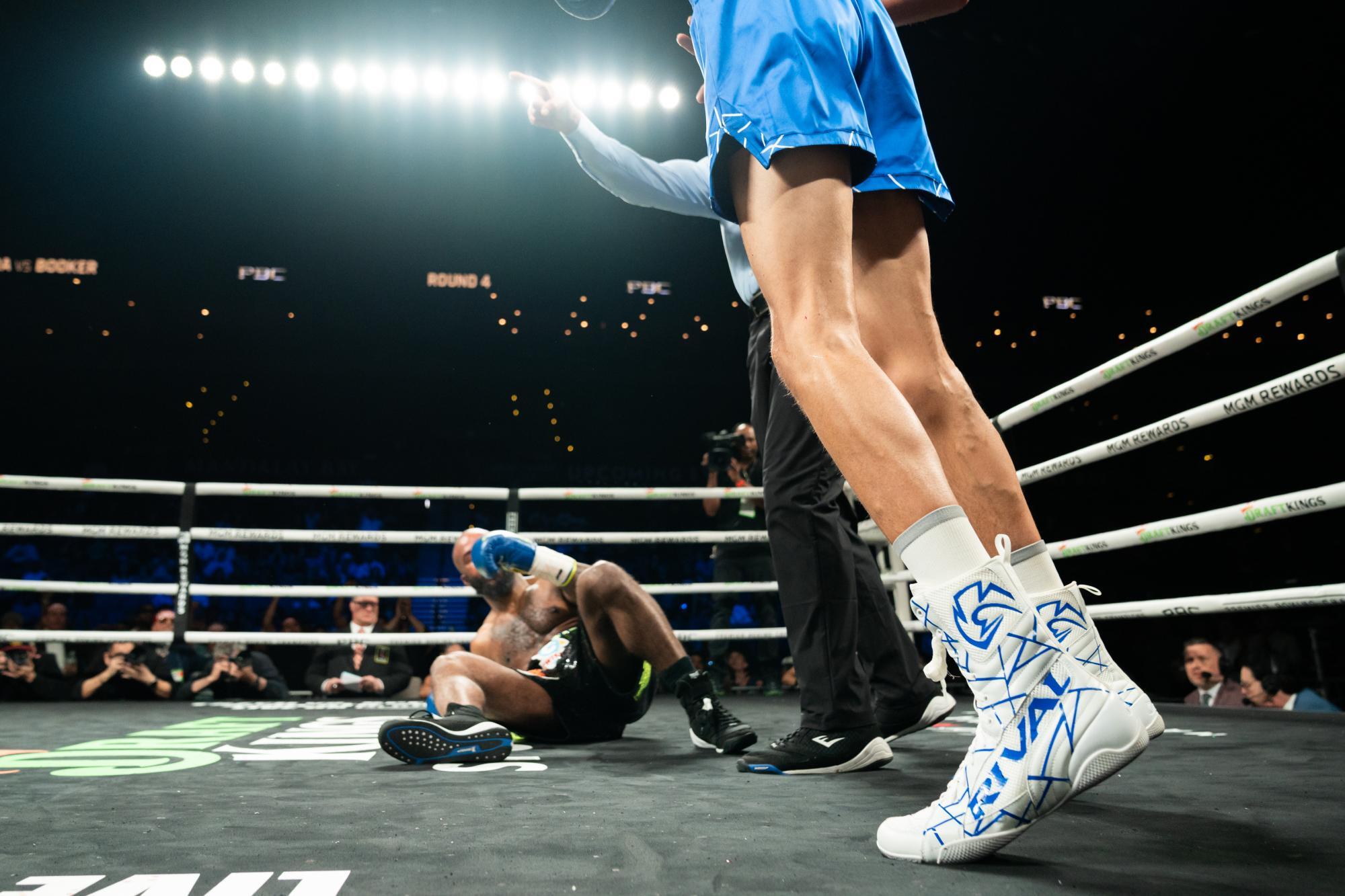 WBC/WBOスーパーウエルター級チャンピオンが4回KO勝ち（林壮一