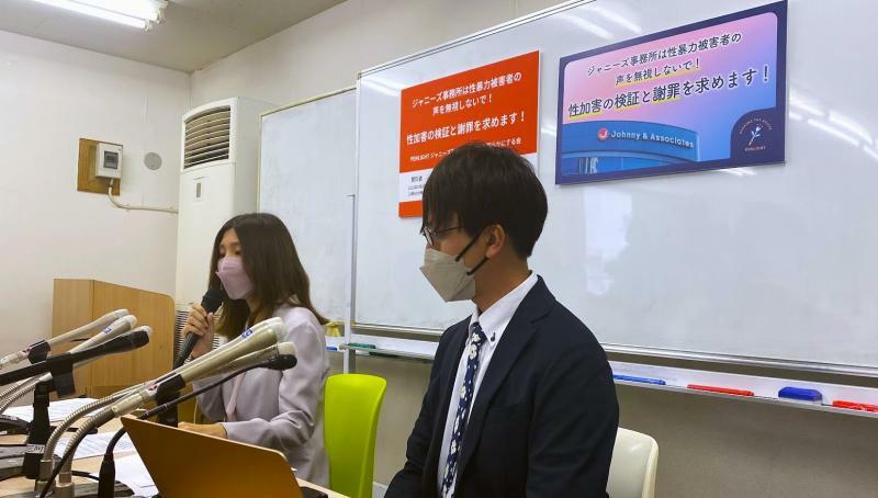 2023年5月11日、東京・新宿区でおこなわれた「PENLIGHT　ジャニーズ事務所の性加害を明らかにする会」の記者会見（筆者撮影）。