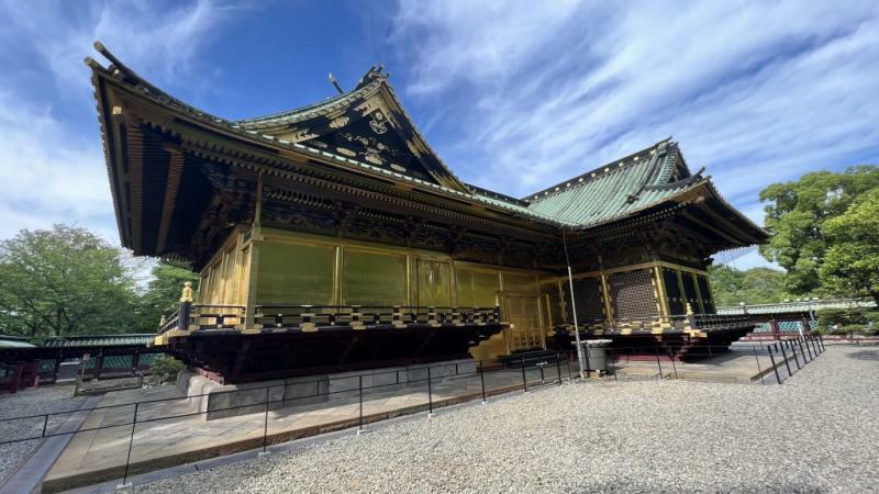 上野東照宮の社殿(金色殿)ここまでは一般参拝で入れる(筆者撮影)