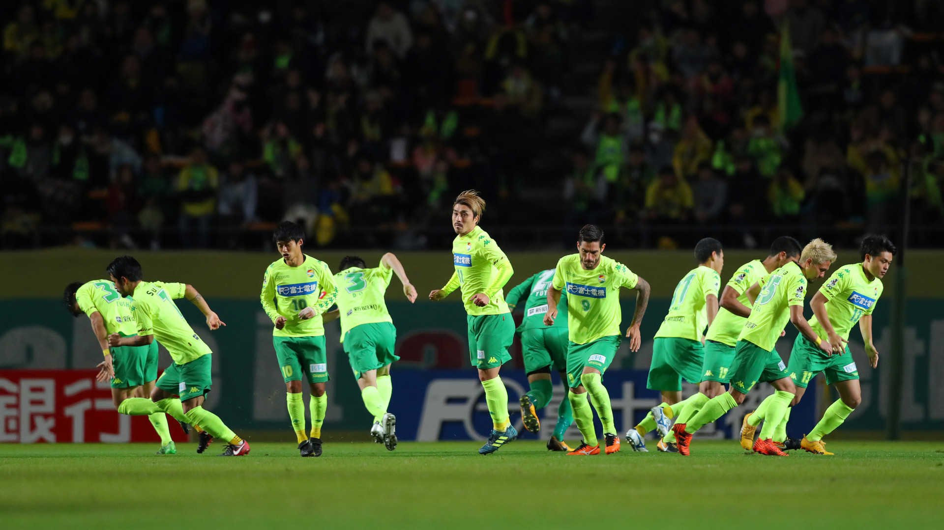 炸裂する攻撃的サッカー エスナイデル率いるジェフ千葉のミラクル昇格なるか 杉山茂樹 個人 Yahoo ニュース